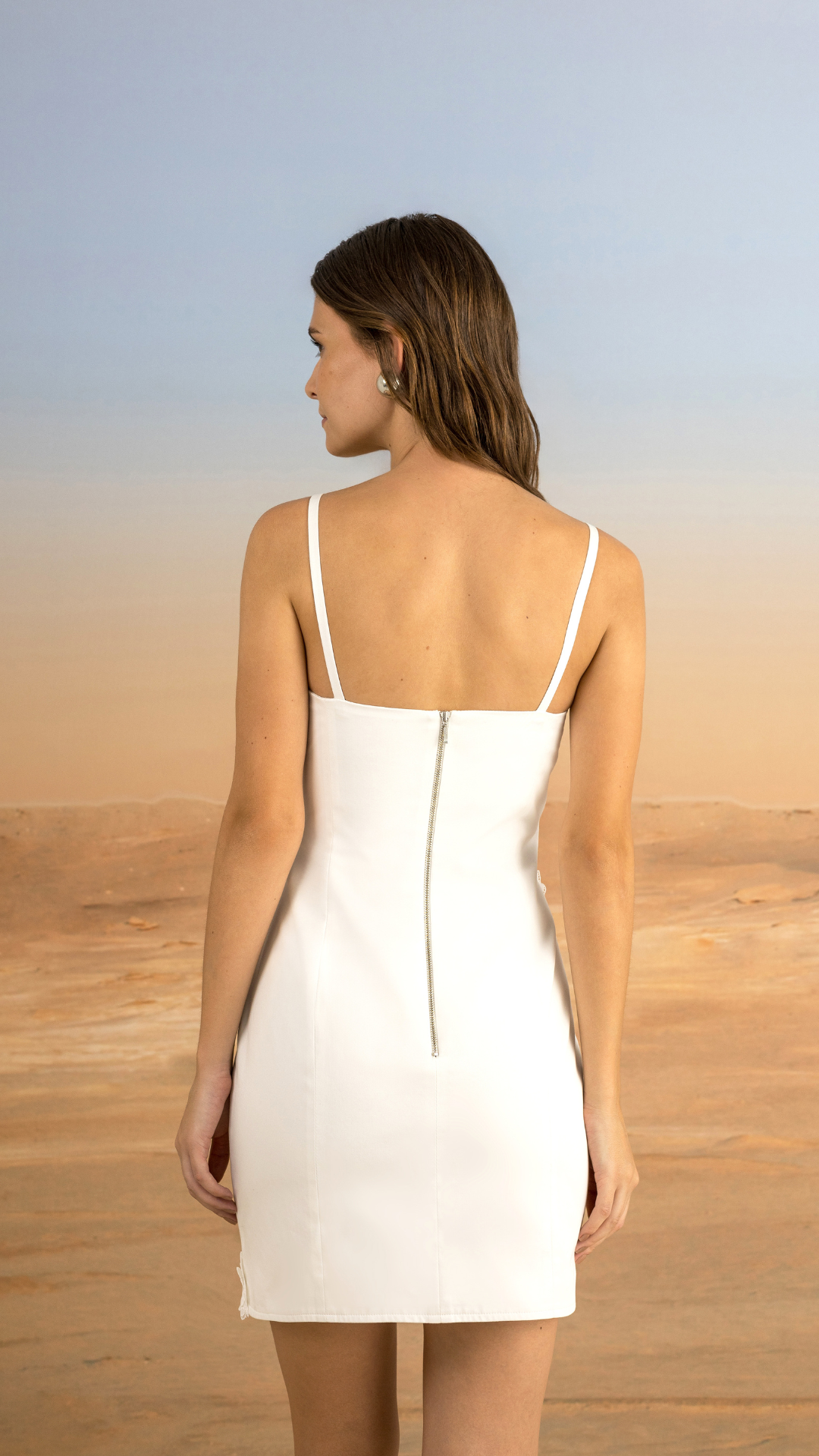 Vestido Curto Apliques Flores Off White