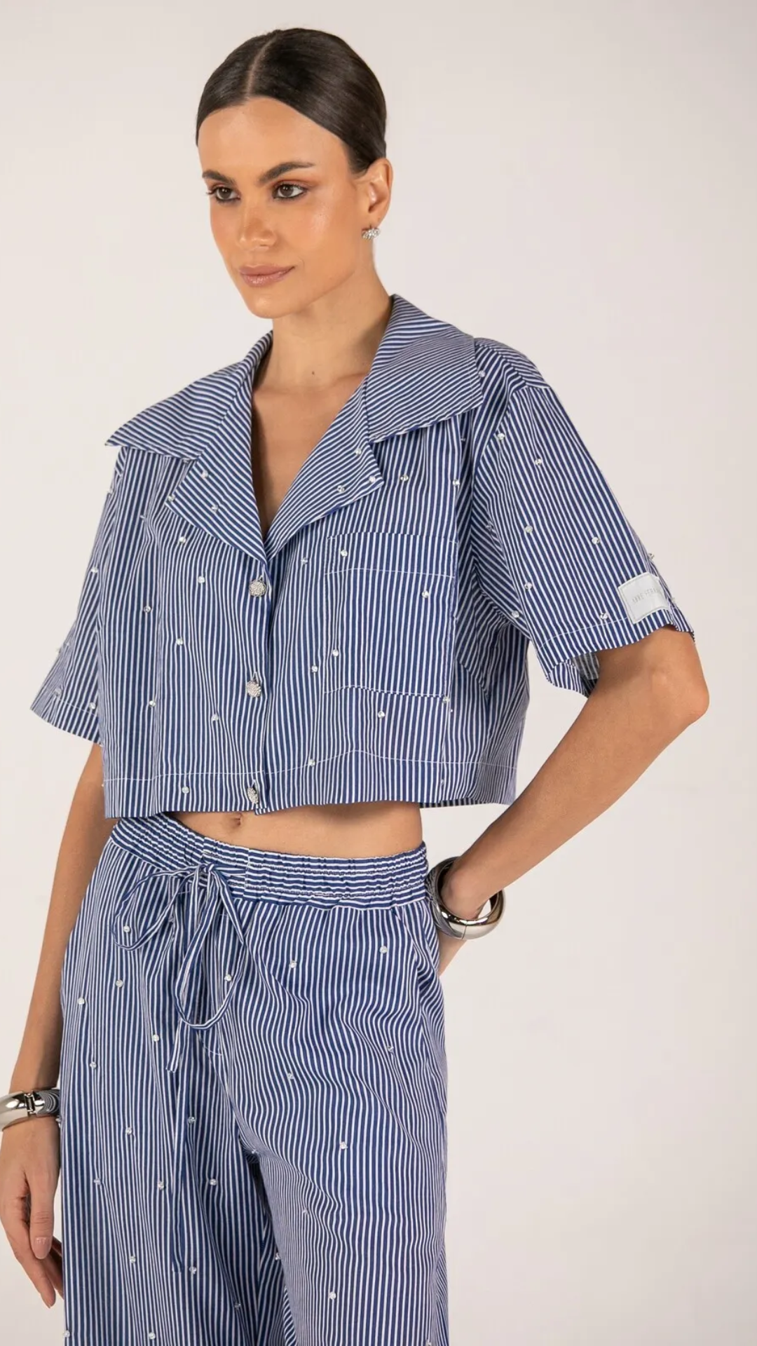 Conjunto Camisa Cropped e Calça Bordado Azul