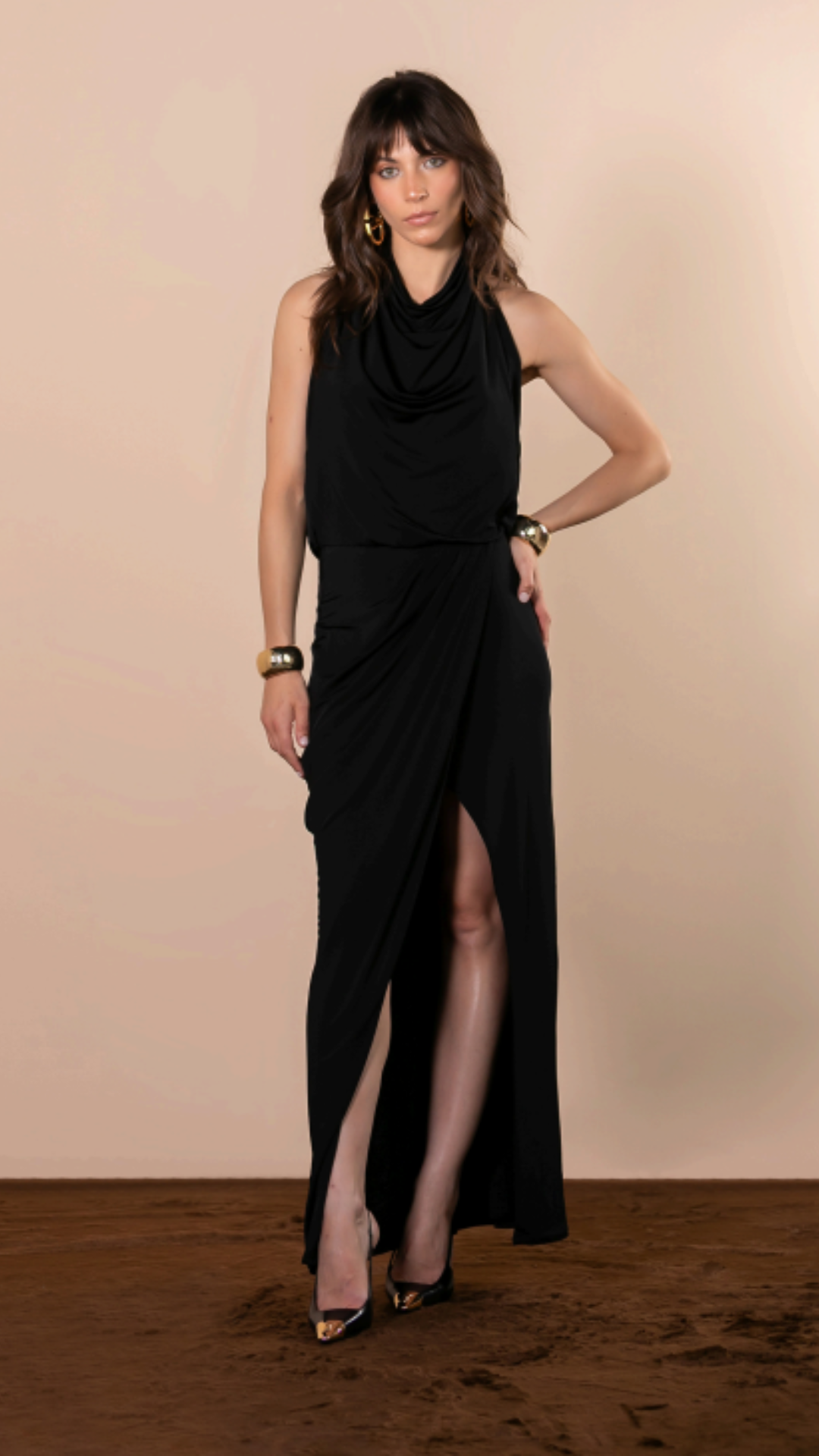 Vestido Longo em Jersey Decote Drapeado e Fenda Preto